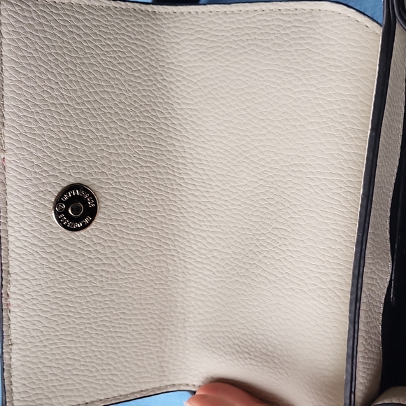 Jules Kae Vegan Leather Bag - Picture 6 of 7